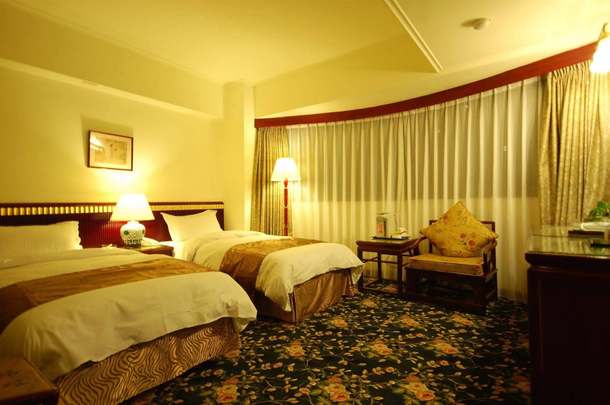 Nagahiro Hotel, Taichung Wenxin Branch Taizhong Zewnętrze zdjęcie